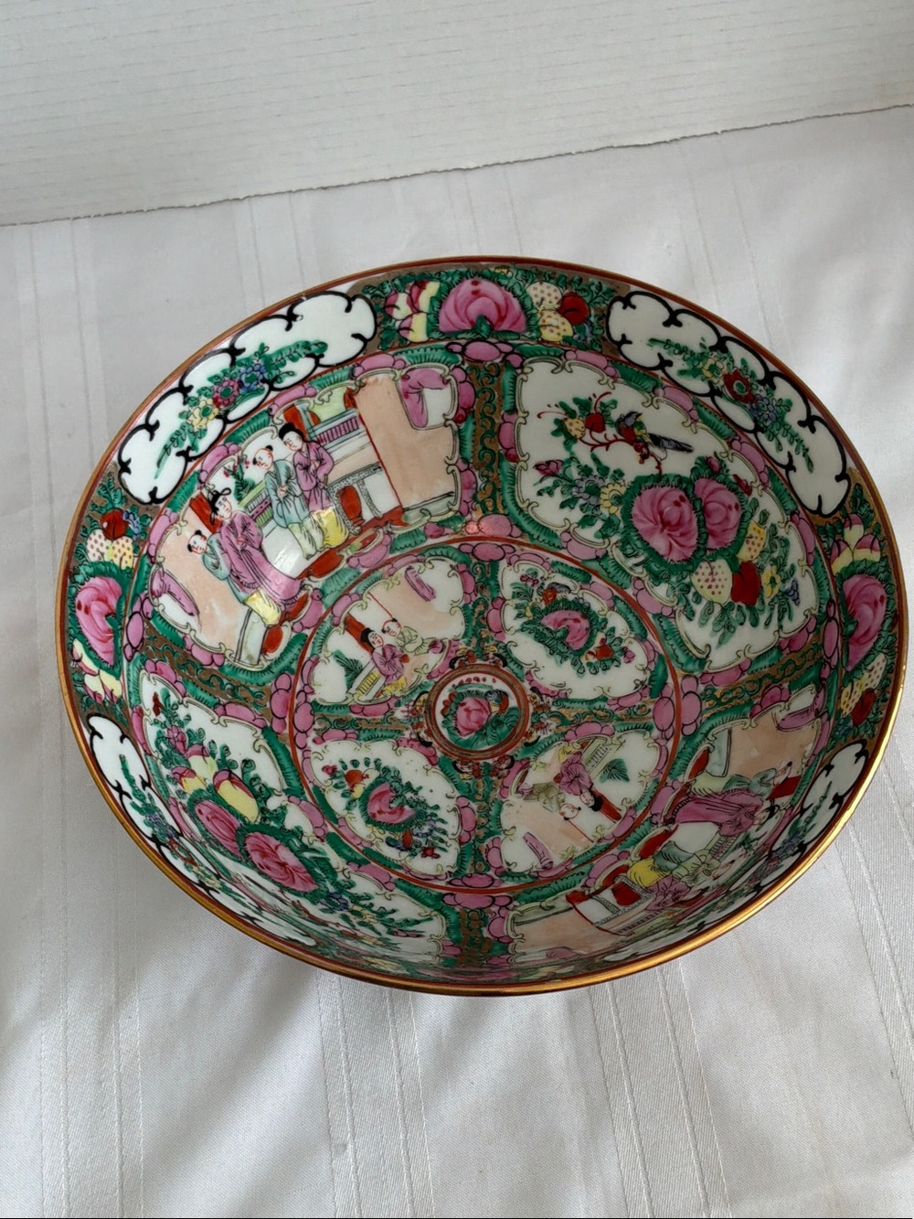 Chinese porcelain Rose Medallion hand painted bowl 10”x5” vintage